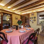 La Tana Cozy Apartment In Campo San Maurizio