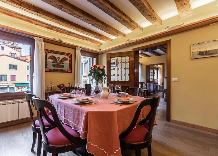 La Tana Cozy Apartment In Campo San Maurizio